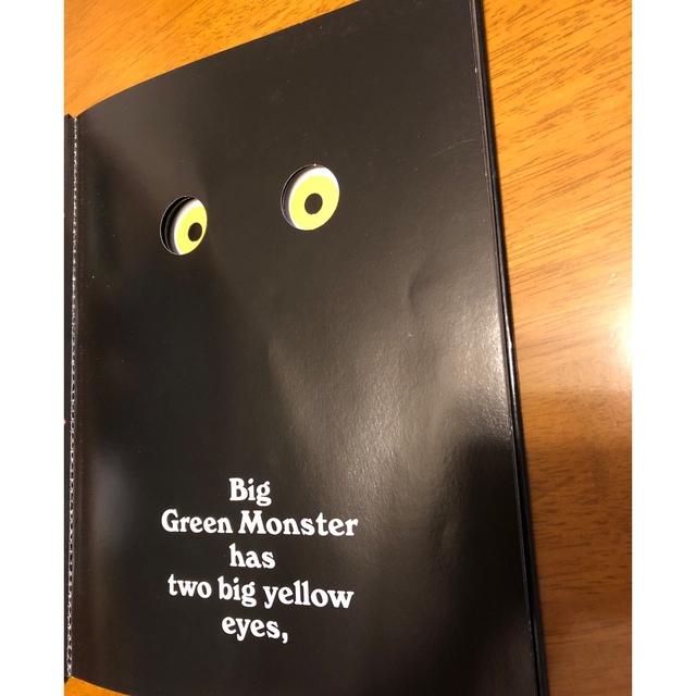 子供えいごしかけ絵本　洋書　GO AWAY BIG GREEN MONSTER エンタメ/ホビーの本(洋書)の商品写真