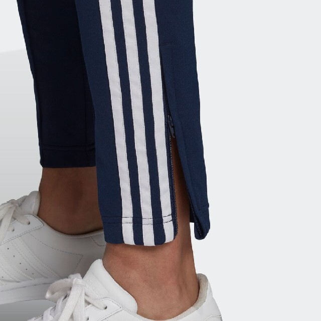 adidas(アディダス)のadidas　アディダス　トラックパンツ　Lサイズ☆新品　レディース メンズのトップス(ジャージ)の商品写真