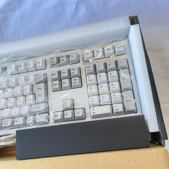 東プレ　高級キーボード REALFORCE R2A-JPV-IV