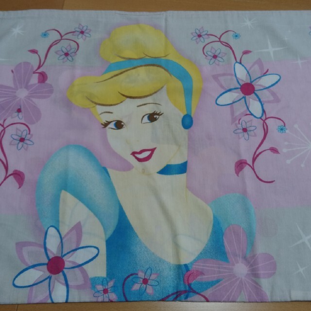 Disney(ディズニー)のビンテージピローケース　プリンセス ハンドメイドの素材/材料(生地/糸)の商品写真