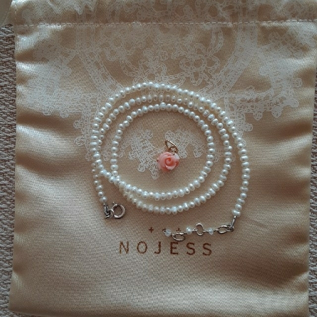 NOJESS(ノジェス)のノジェス nojess パールネックレス&珊瑚のバラk10チャーム  セットで レディースのアクセサリー(ネックレス)の商品写真