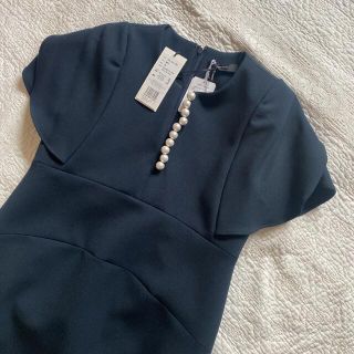 バーニーズニューヨーク(BARNEYS NEW YORK)の❤️新品未使用　ヨーコチャン　オケージョンパールワンピース　40(ひざ丈ワンピース)