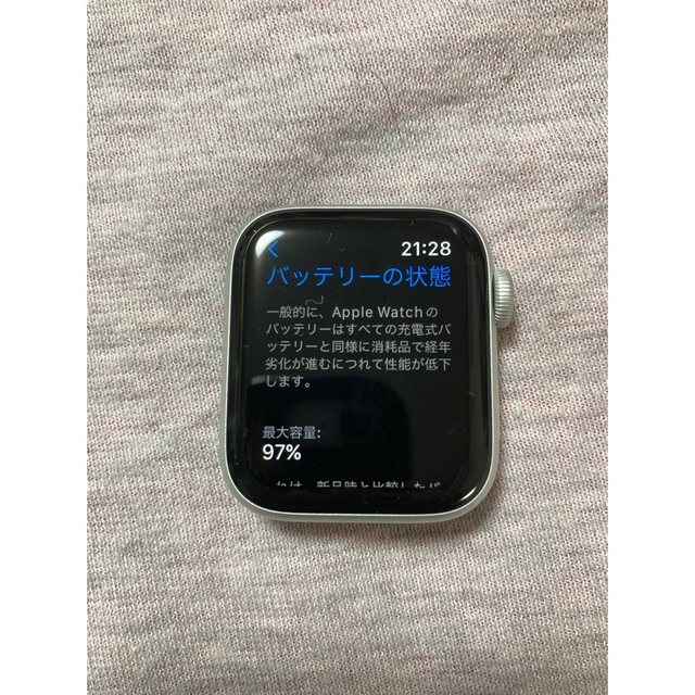 Apple Watch(アップルウォッチ)のApple Watch SE GPSモデル40mmシルバーアルミニウム　保証付き メンズの時計(腕時計(デジタル))の商品写真