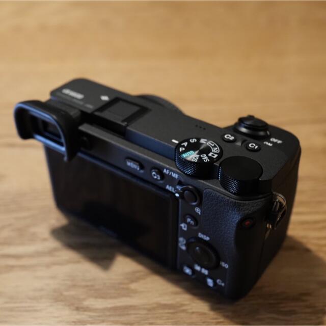 SONY(ソニー)の【超美品】SONY α6600 スマホ/家電/カメラのカメラ(ミラーレス一眼)の商品写真