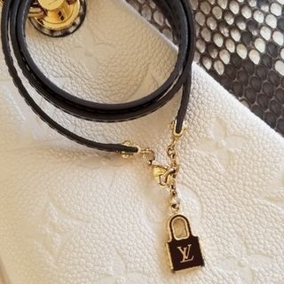 ルイヴィトン(LOUIS VUITTON)の💟priceダウン💟ルイヴィトン　エナメル・ブレスレット(ブレスレット/バングル)