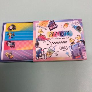 ピーナッツ(PEANUTS)のスヌーピー　箱入りフィルムふせん(ノート/メモ帳/ふせん)