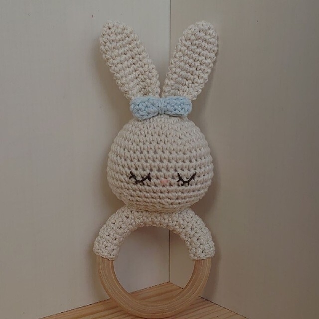 ベビーラトル ガラガラ うさぎさん ハンドメイド 歯がため(プラスチック鈴入り)