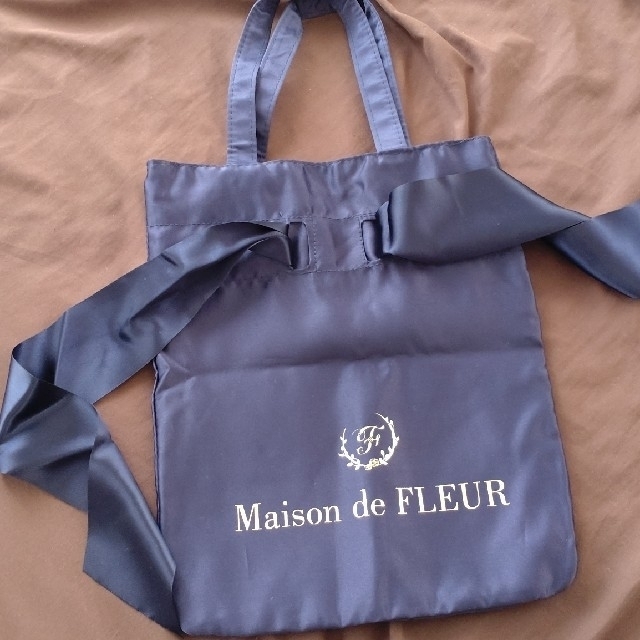 Maison de FLEUR(メゾンドフルール)のMaison de FLEUR メゾンドフルール　巾着　バッグ レディースのバッグ(ハンドバッグ)の商品写真