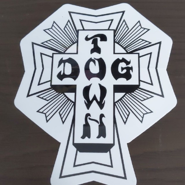 DOG TOWN(ドッグタウン)の(縦14.2cm横11.5cm) DOGTOWN ステッカー スポーツ/アウトドアのスポーツ/アウトドア その他(スケートボード)の商品写真