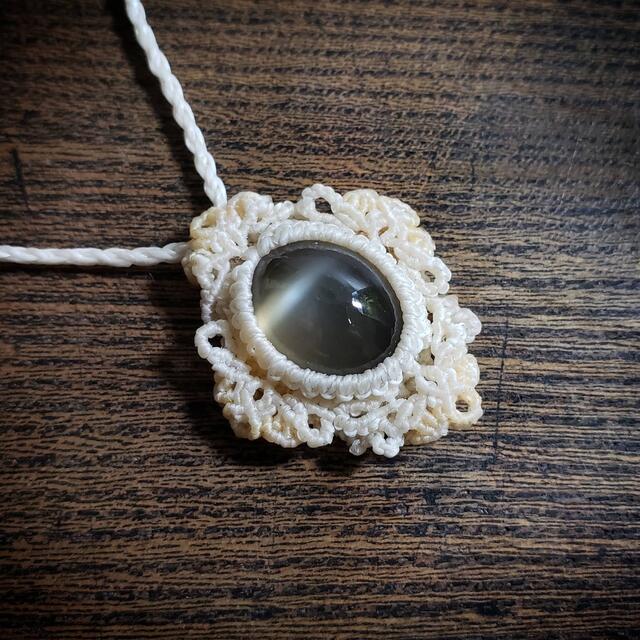 朧月「グレームーンストーン」マクラメ編みネックレス ハンドメイドのアクセサリー(ネックレス)の商品写真