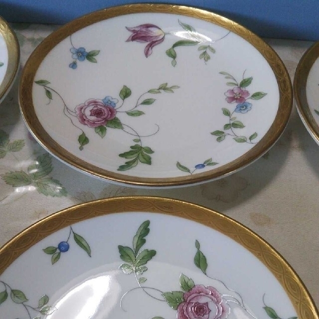 WEDGWOOD(ウェッジウッド)のm2ky様[  お取り置き]ウェッジウッド グレース プチトレイ4枚セット インテリア/住まい/日用品のキッチン/食器(食器)の商品写真