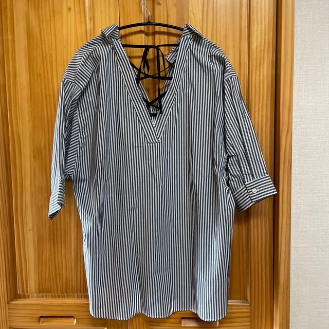 JEANASIS(ジーナシス)の新品・未着用　【 JEANASIS 】 レディースのトップス(シャツ/ブラウス(長袖/七分))の商品写真