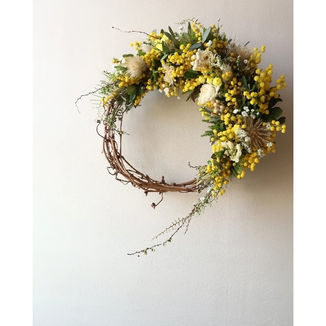 雪柳のしなやかさが美しいmimosawreath。ミモザリース。ハーフリース ハンドメイドのフラワー/ガーデン(リース)の商品写真
