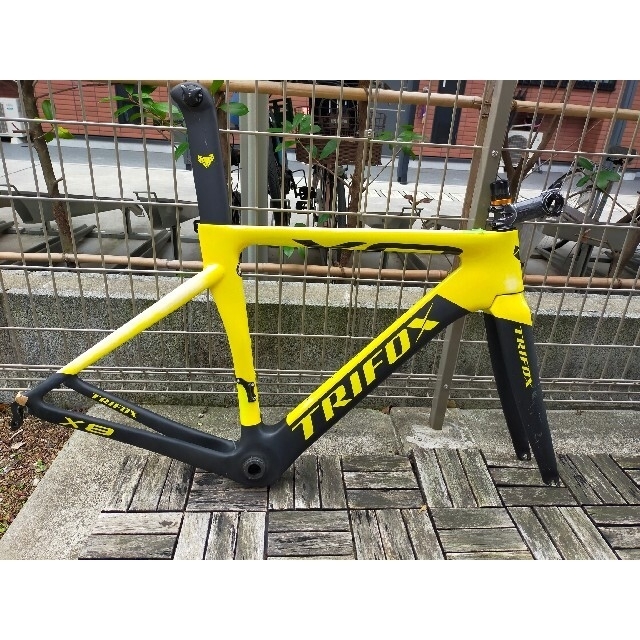 しめぷ様専用［引き取り可］TRIFOX X8 ロードバイク フルカーボン スポーツ/アウトドアの自転車(自転車本体)の商品写真
