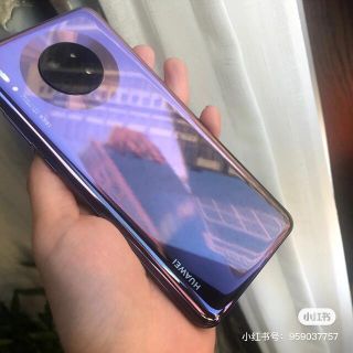 ファーウェイ(HUAWEI)のHUAWEI mate30 (スマートフォン本体)