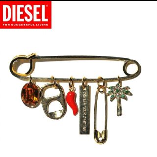 ディーゼル(DIESEL)のDIESEL  プルタブ 安全ピン ヤシの木 ビジュー モチーフ  ピンブローチ(ブローチ/コサージュ)