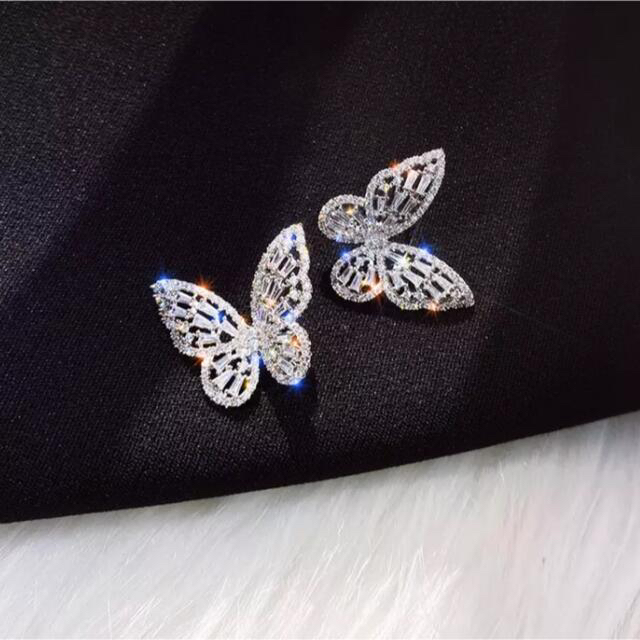 Dior(ディオール)のsparkling butterfly pierce (silver) レディースのアクセサリー(ピアス)の商品写真