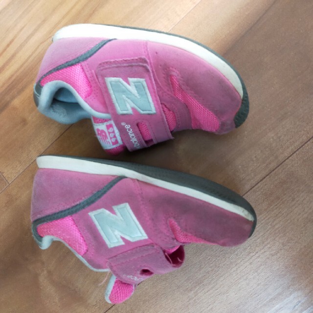 New Balance(ニューバランス)のニューバランスピンクスニーカー16.5cm女の子ナイキadidas靴 キッズ/ベビー/マタニティのキッズ靴/シューズ(15cm~)(スニーカー)の商品写真