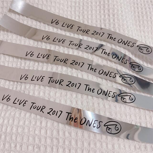 V6(ブイシックス)のV6 The ONES 2017 コンサート 銀テープ 5本セット 落下物 エンタメ/ホビーのタレントグッズ(アイドルグッズ)の商品写真