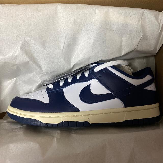 靴/シューズNIKE ダンク　nike wmns dunk low vintage navy