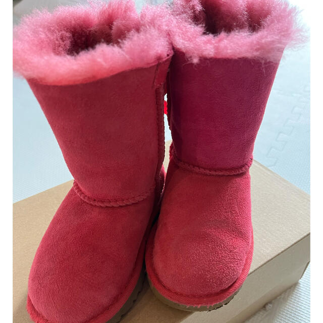 UGG(アグ)のUGG キッズムートンブーツ キッズ/ベビー/マタニティのキッズ靴/シューズ(15cm~)(ブーツ)の商品写真