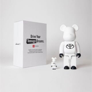 メディコムトイ(MEDICOM TOY)のBE@RBRICK  TOYOTA WHITE 100% & 400%(その他)