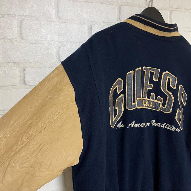 週末限定値下げ GUESS ゲス スタジャンMサイズ ネイビー/ベージュ 古着