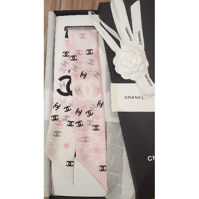 CHANEL(シャネル)のご専用♡シャネル♡スカーフ♡新品未使用 レディースのファッション小物(バンダナ/スカーフ)の商品写真