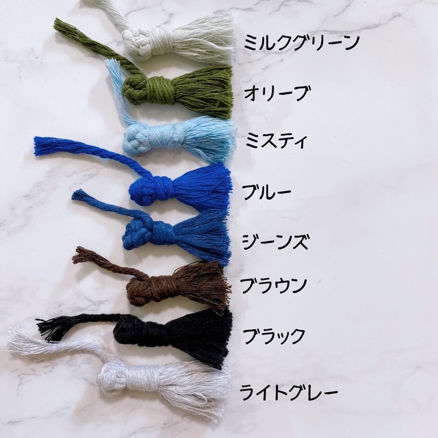 マクラメ編み マグホルダー ねじり編み ハンドメイドのキッズ/ベビー(外出用品)の商品写真