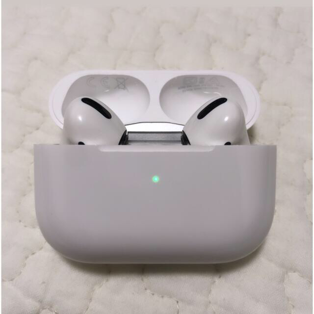 Apple(アップル)の【美品】AirPods Pro ノイズキャンセリング付完全ワイヤレスイヤホン スマホ/家電/カメラのオーディオ機器(ヘッドフォン/イヤフォン)の商品写真