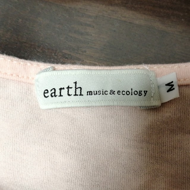 earth music & ecology(アースミュージックアンドエコロジー)のearth　music　&　ecology　ピンク色花柄　半袖カットソー（送料） レディースのトップス(カットソー(半袖/袖なし))の商品写真
