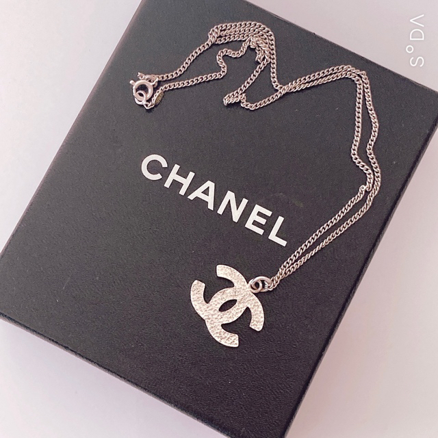 高品質】 美品 BTS V テテ着用 CHANEL Enamel CC necklace