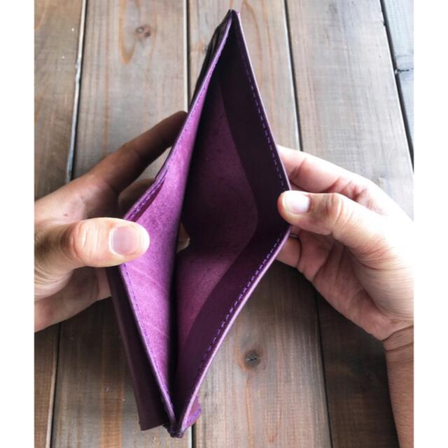 【札入れ追加】イタリアンレザーを使用した紫色の二つ折り財布 2