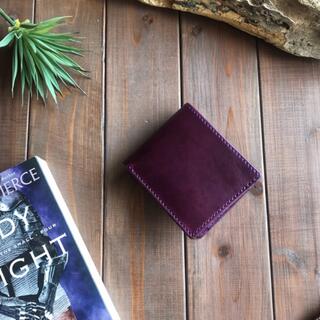 【札入れ追加】イタリアンレザーを使用した紫色の二つ折り財布(折り財布)