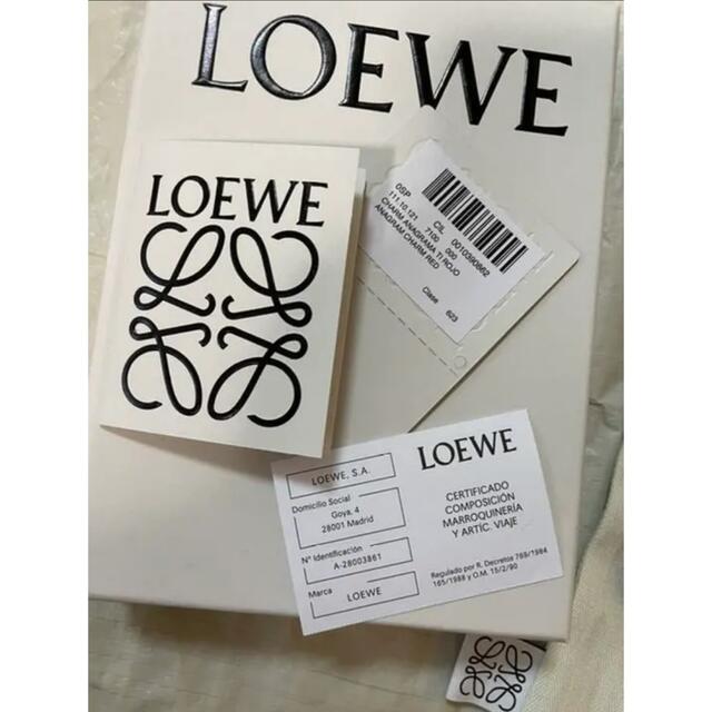 LOEWE(ロエベ)の美品　ロエベ   赤　レッド　アナグラム　キーホルダー　チャーム　バッグ　財布 レディースのファッション小物(キーホルダー)の商品写真