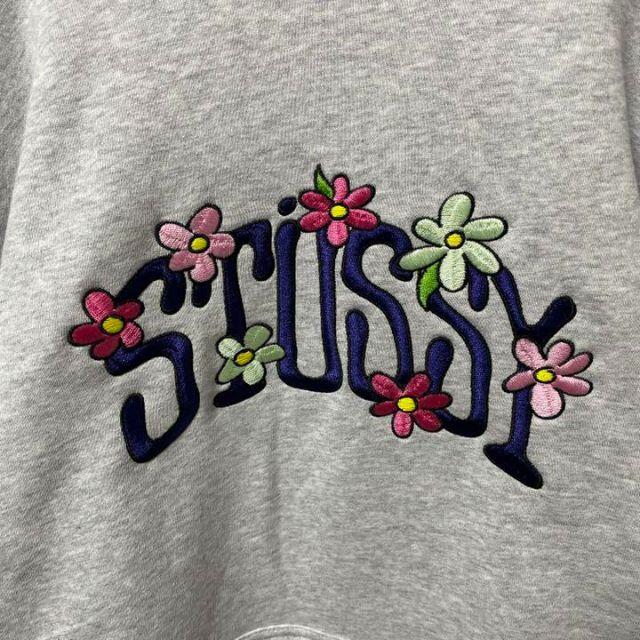 STUSSY(ステューシー)の【極美品】ステューシー☆刺繍ビッグロゴ　花柄　パーカー　人気Lサイズ　即完売品 メンズのトップス(パーカー)の商品写真