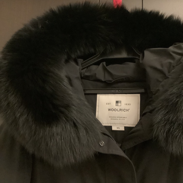 WOOLRICH(ウールリッチ)のウールリッチ　キーストーンパーカー　SAGA  FOXファー　黒　XS レディースのジャケット/アウター(ダウンコート)の商品写真