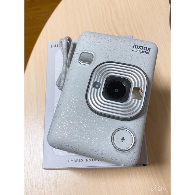 富士フイルム(フジフイルム)のFUJI FILM INSTAX MINI LIPLAY STONE WHITE スマホ/家電/カメラのカメラ(フィルムカメラ)の商品写真