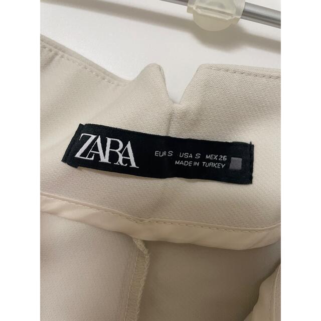 ZARA(ザラ)のZARA ハイウエストパンツ　オフホワイト レディースのパンツ(カジュアルパンツ)の商品写真