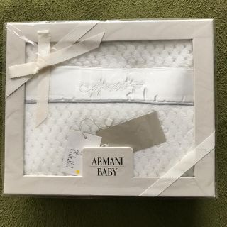 アルマーニ ジュニア(ARMANI JUNIOR)の【新品未使用】箱入りビニール包装のままARMANI BABYブランケット(おくるみ/ブランケット)