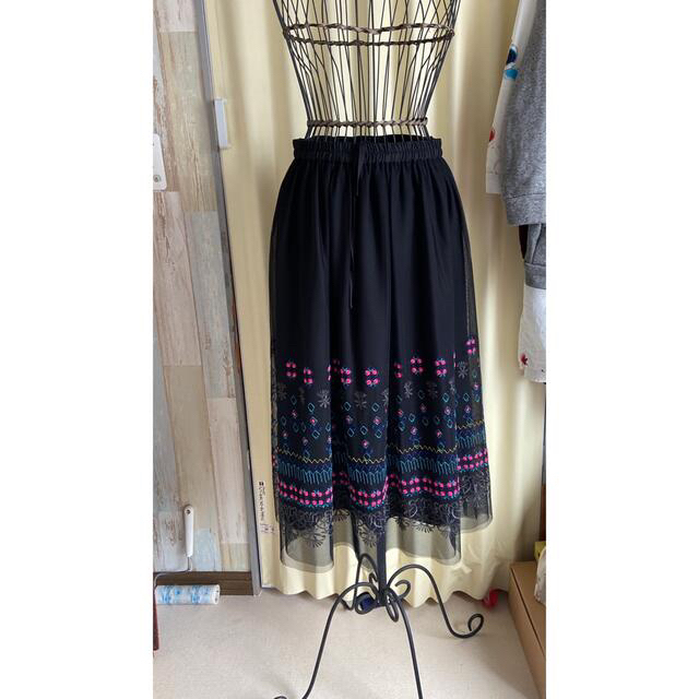 AS KNOW AS(アズノウアズ)のスーパーハッカ　SUPER HAKKA チュール　刺繍スカート　黒 レディースのスカート(ロングスカート)の商品写真