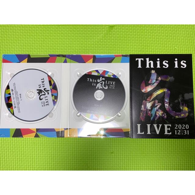 嵐(アラシ)のThis　is　嵐　LIVE　2020．12．31（初回限定盤)Blu-ray エンタメ/ホビーのDVD/ブルーレイ(アイドル)の商品写真