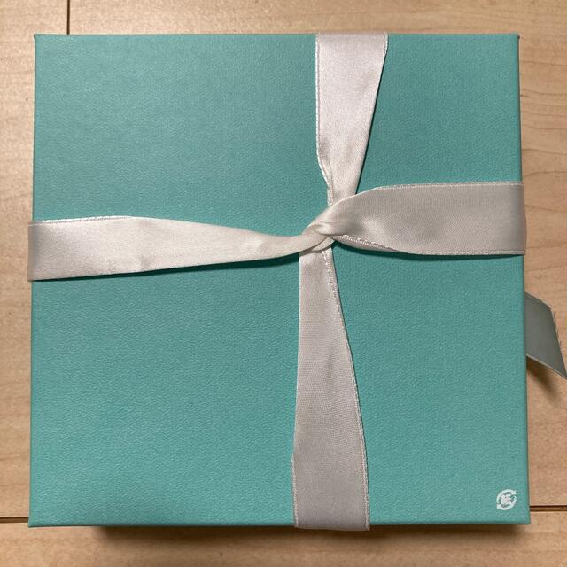 Tiffany & Co.(ティファニー)の新品＆未使用未開封　Tiffanyブルーボウデザートプレート2枚セット インテリア/住まい/日用品のキッチン/食器(食器)の商品写真