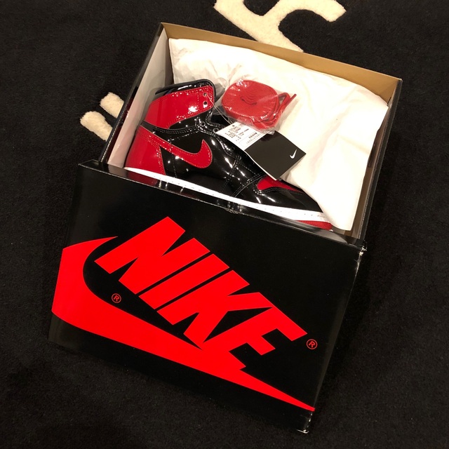 NIKE(ナイキ)の早い者勝ち AIR JORDAN1 エアジョーダン1 パテントブレッド 24.5 メンズの靴/シューズ(スニーカー)の商品写真