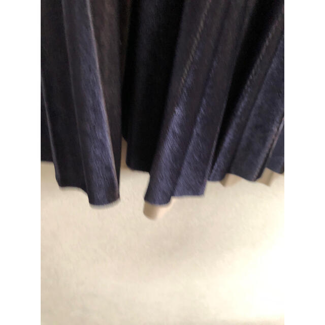 ベロアプリーツスカート　ブルー　グラデーション レディースのスカート(ひざ丈スカート)の商品写真