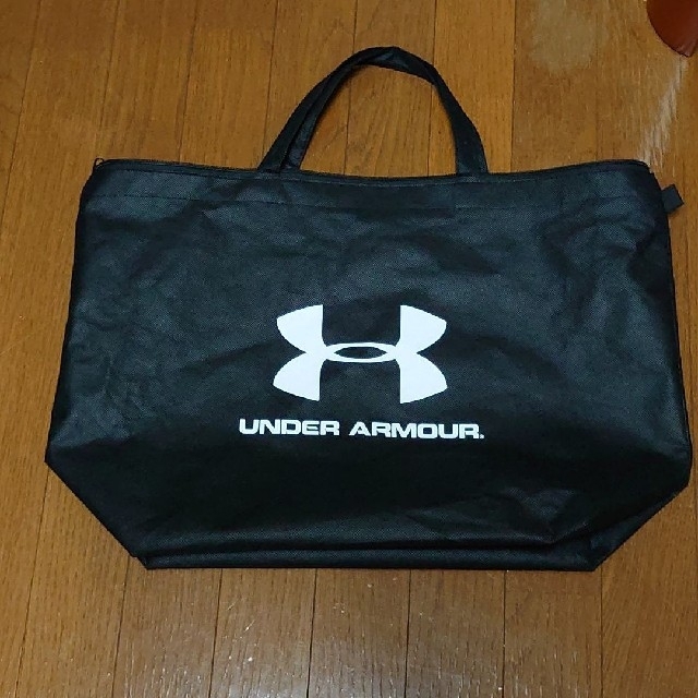 UNDER ARMOUR(アンダーアーマー)のアンダーアーマー　不織布　バック　ブラック メンズのバッグ(エコバッグ)の商品写真