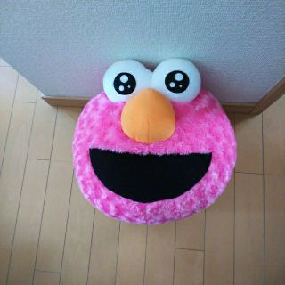 セサミストリート(SESAME STREET)のエルモ ビッグフェイス クッション(ピンク)(キャラクターグッズ)