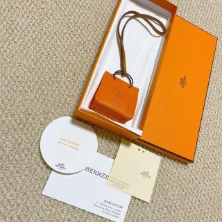 エルメス(Hermes)の新品未使用　HERMES サック　オランジュ　チャーム(チャーム)