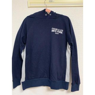 ビームス(BEAMS)の【新品タグ付き】CHARI&CO 紺パーカー(パーカー)