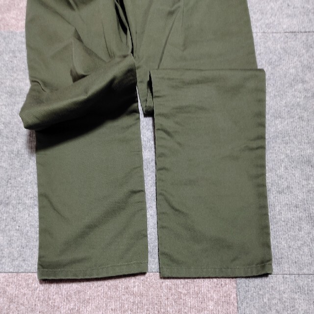 カーキ色　ズボン　160㌢ キッズ/ベビー/マタニティのキッズ服男の子用(90cm~)(パンツ/スパッツ)の商品写真